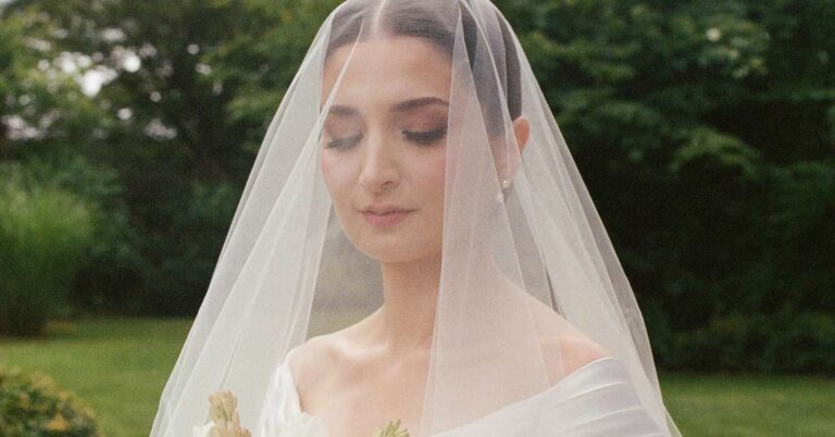 The place to Place a Bridal ceremony Veil, Based mostly totally on Your Hairstyle