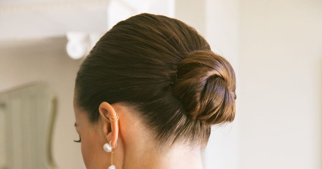 25 Easy Bridal ceremony Hairstyles for Brides